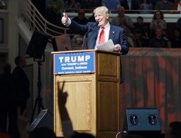 Полиция не подтверждает информацию о стрельбе у зала, где выступал Трамп