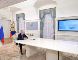 Путин назвал знаковым событием пуск терминала "Ворота Арктики"