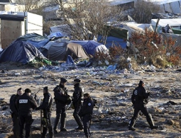 В Кале в результате стычки между мигрантами пострадали более 20 человек