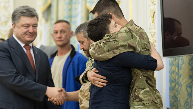 Порошенко просят назначить Савченко министром обороны