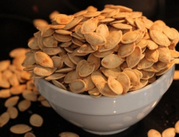 Японец купил две дыни "юбари" за рекордные 27,2 тысяч долларов