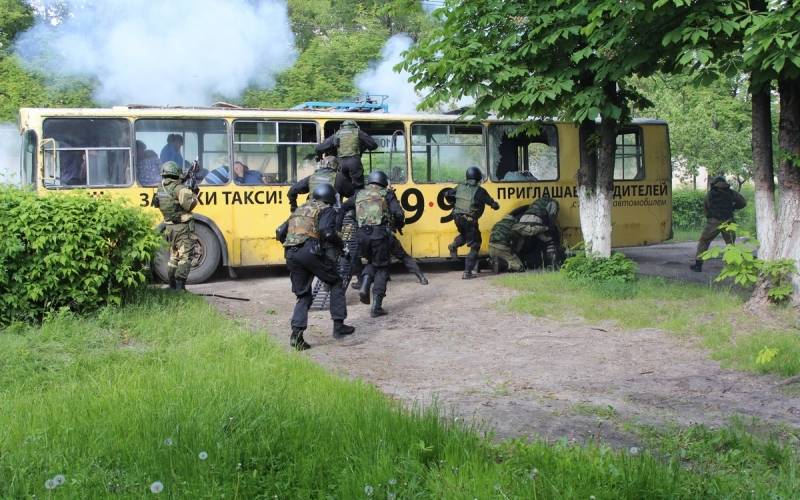 В Брянске в рамках антитеррористических учений устроили захват заложников