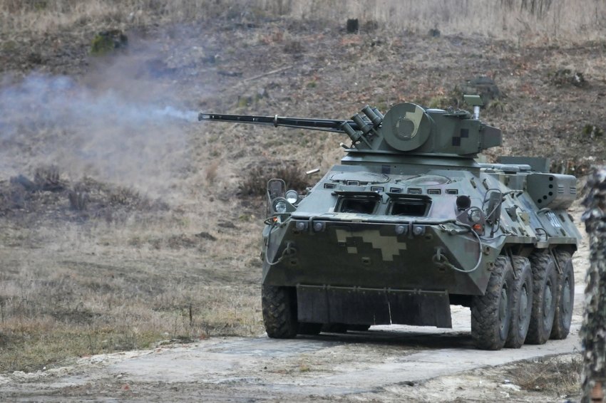 На границе с Крымом заметили украинские танки