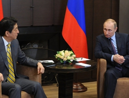 Абэ проинформировал партнеров по G7 об итогах встречи с Путиным в Сочи