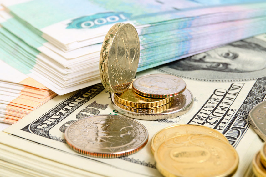 Официальный курс доллара превысил 66 рублей