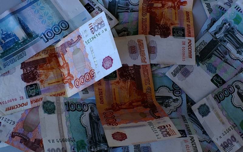 Заведующая магазином заплатит 75 тысяч рублей за попытку подкупа брянского полицейского