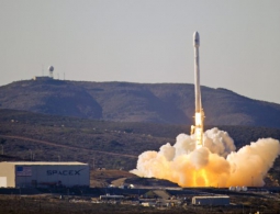 SpaceX успешно посадила четвертую ракету