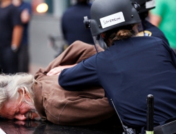 В Сан-Диего тысячи человек протестуют против Дональда Трампа