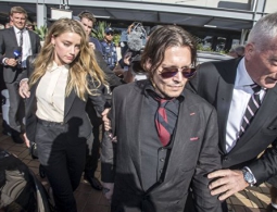 Новый фильм с Деппом провалился в прокате на фоне громкого развода актера