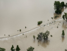 В результате паводка на юге Китая пять рафтеров погибли