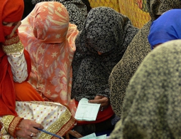 В Пакистане предложили законопроект, разрешающий мужьям "слегка бить" жен