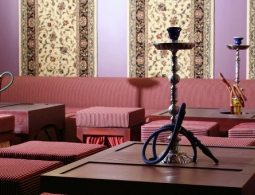 СМИ: в Омане начали бороться с курением кальянов