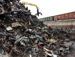 Под завалами на свалке под Львовом спасатели обнаружили тело человека