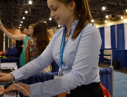 Школьница придумала, как управлять компьютером при помощи языка