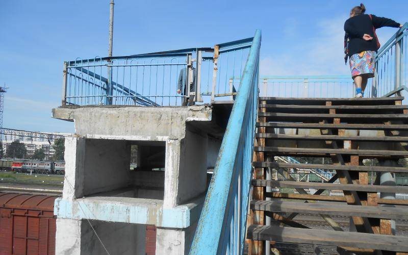 Суд обязал РЖД перестроить аварийный пешеходный мост на вокзале Брянск-II