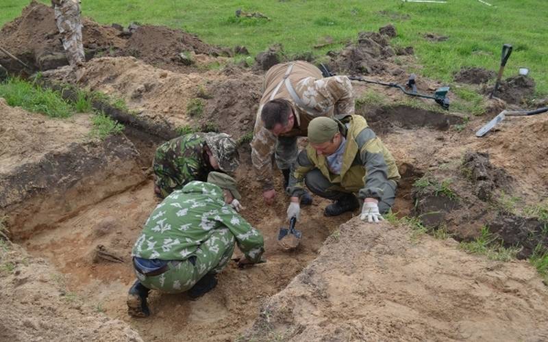 Брянские поисковики обнаружили в Погарском районе останки четырех солдат