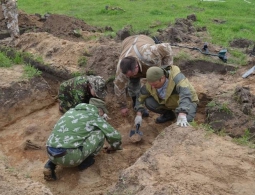 Брянские поисковики обнаружили в Погарском районе останки четырех солдат