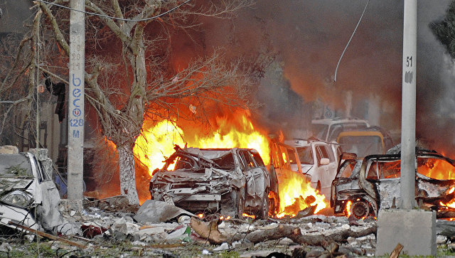 СМИ: число жертв взрыва и стрельбы в Могадишо увеличилось до 15