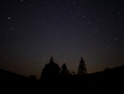 Почему космос такой темный, если во Вселенной миллиарды звезд?