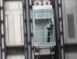 Психотерапевт объяснил, как преодолеть одиночество