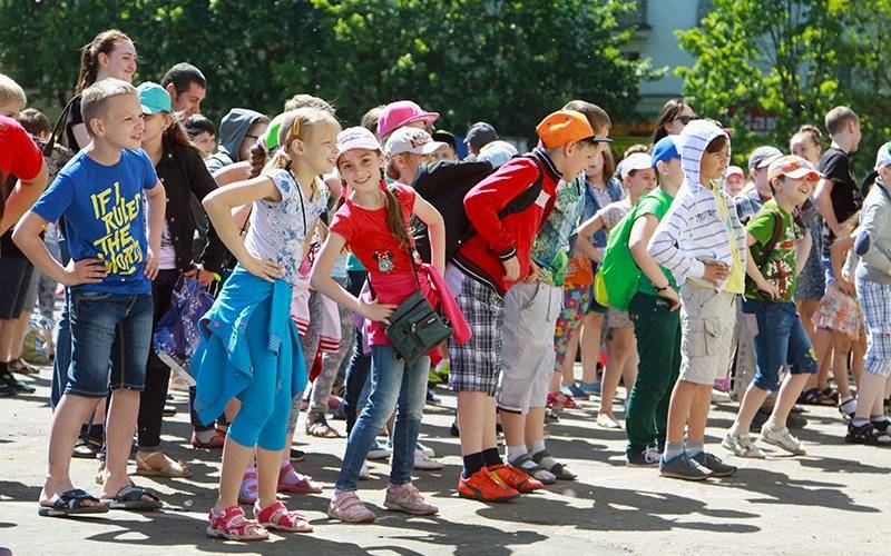 В Брянске День защиты детей отметили флешмобом, концертами и спортивными играми