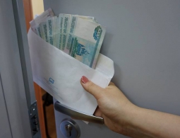 В Брянске задержали следователя с крупной взяткой