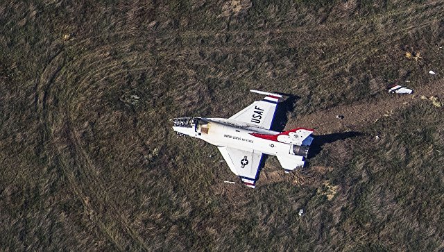 Пилотажная группа Thunderbirds ВВС США отменила авиашоу после крушения аса