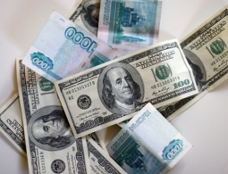 Рубль ослабнет к августовским отпускам