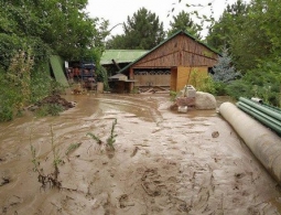 В Киргизии продолжаются поиски ребенка, пропавшего во время схода сели
