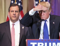 СМИ: охранники Трампа выдворили журналиста, который прошел по билету