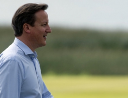 Кэмерон объяснил, почему Британии экономически лучше и безопаснее в ЕС