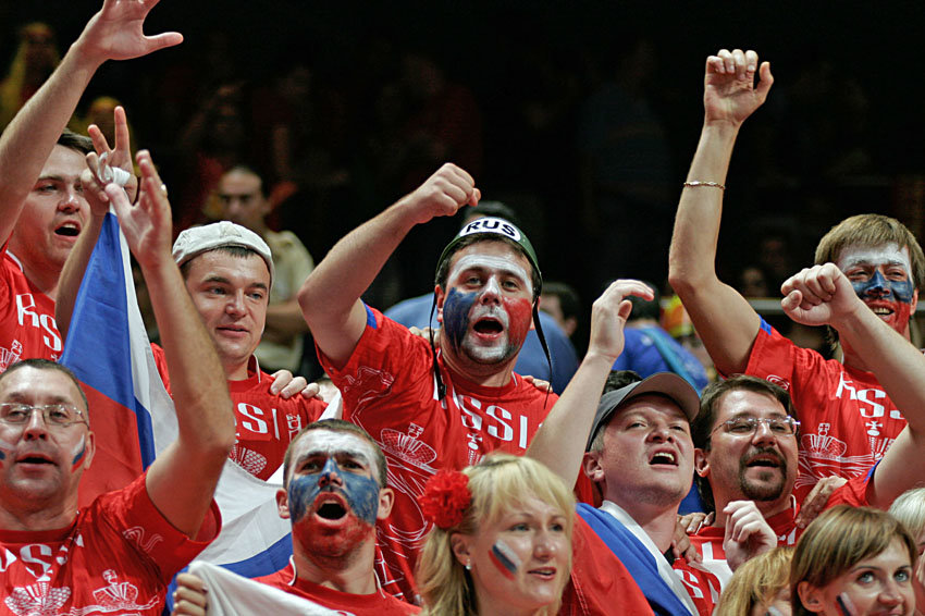 Сборную России в матче с Англией на Евро поддержат 15 тысяч болельщиков