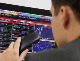 Экс-трейдер, едва не разоривший банк, получит 450 тысяч евро за увольнение