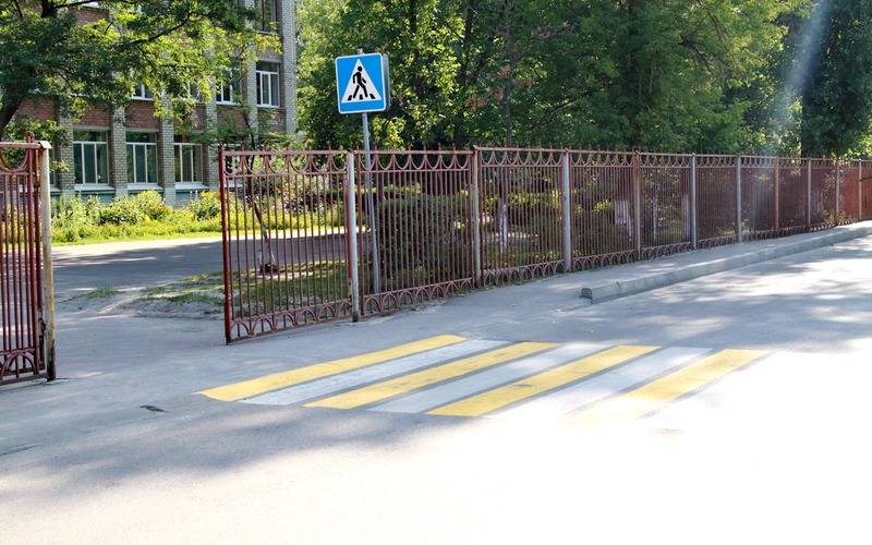 В Брянске к 1 сентября возле школ установят 285 дорожных знаков
