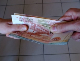 Жительница Унечского района расплатилась с таксистами украденными у них же деньгами