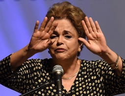 Опрос: более половины бразильцев поддерживают импичмент Роуссефф