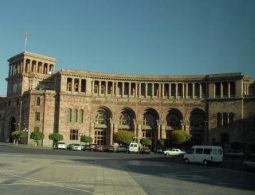 Кабмин Армении рассмотрит отмену отсрочек от армии для студентов