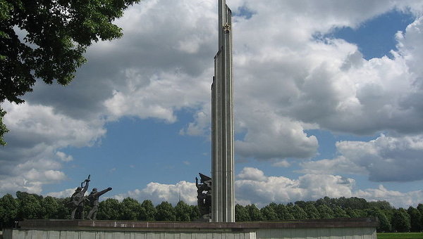 Комиссия Сейма Латвии рассмотрела идею о переносе памятника Освободителям