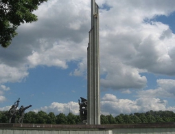 Комиссия Сейма Латвии рассмотрела идею о переносе памятника Освободителям