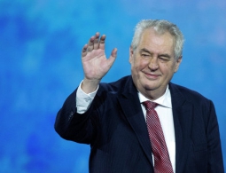 На Ереванском коньячном заводе заложили именную бочку президента Чехии