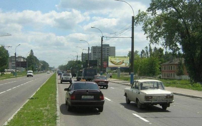 Брянские автомобилисты жалуются на разбитую дорогу по проспекту Московскому
