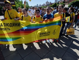 Менее половины киевлян негативно относятся к проведению гей-парада в Киеве
