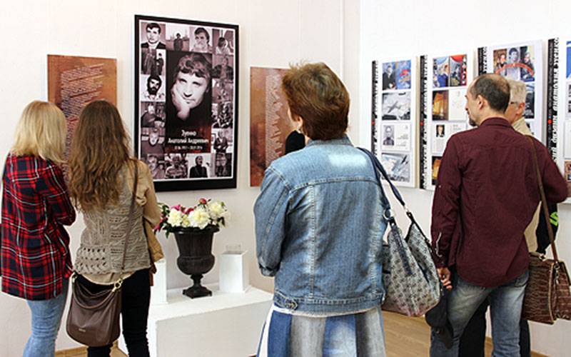В Брянске открылась выставка памяти художника Анатолия Зуенко
