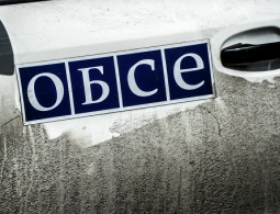 В Донецке до 10 тыс человек выступают против ввода вооруженной миссии ОБСЕ