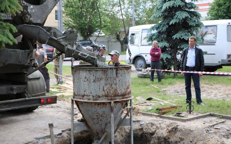 В Фокинском районе готовят фундамент под самоходку