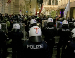 В Вене произошли стычки между правыми и антифашистами, 13 человек ранены