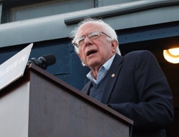 Сандерс сообщил, что встретится с Клинтон во вторник