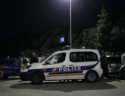 Убивший полицейского и захвативший заложников под Парижем был верен ИГ