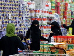 Официантку в Ницце избили за продажу алкоголя в Рамадан