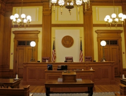 Экс-акционеры ЮКОСа просят суд в США отклонить просьбу РФ о закрытии дела